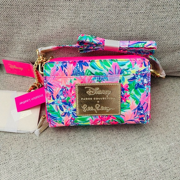 Disney Park Collections Lilly Pulitzer Crossbody dreaming multi Disney purse